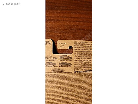 Hot Wheels Diecast Model 1:64 Nissan Araba