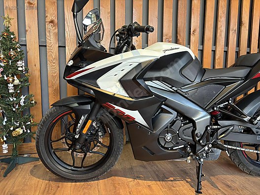 Bajaj pulsar r200 outlet