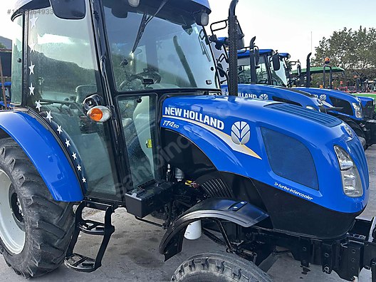 Machinery / Agricultural Machines / Tractors / New Holland / TT4.50
