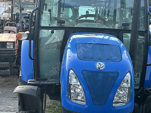 Machinery / Agricultural Machines / Tractors / New Holland / TT4.50