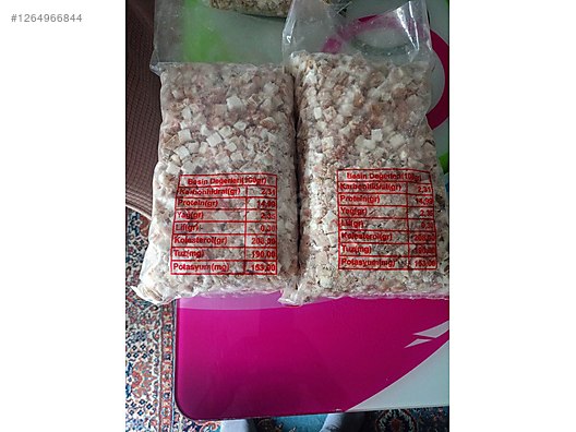 Chiroyli kokraklari bolgan ajoyib qoramagiz ozini etuk yuk mashinasi haydovchisiga beradi