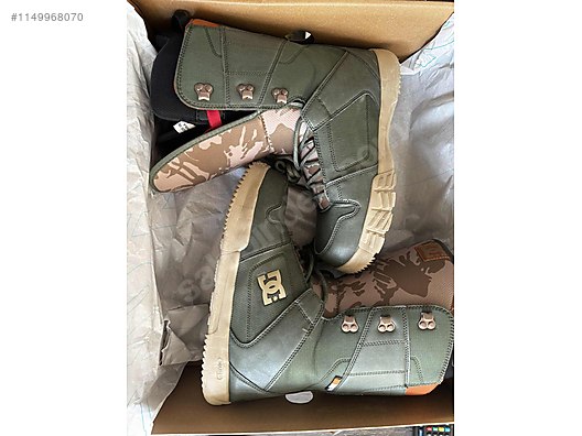 Dc camo outlet snowboard boots