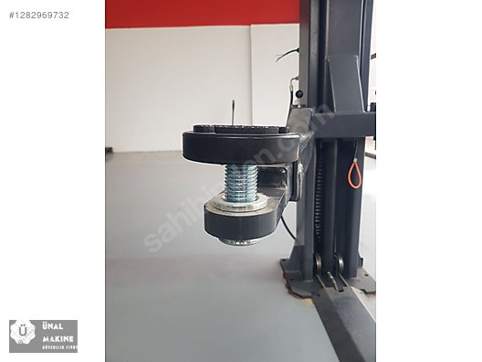 Machinery / Industrial / Industrial Machines / Automotive