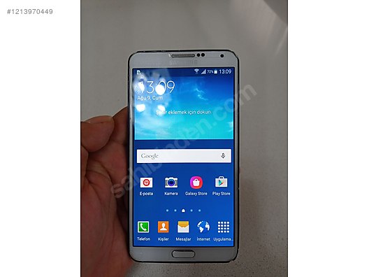 Samsung Galaxy Note N9000 Mobile Phone is on