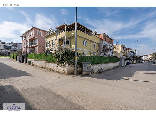 GÜNEŞTEPE DE MERKEZİ KONUMDA SATILIK BAHÇELİ 7+2 TRİPLEKS VİLLA