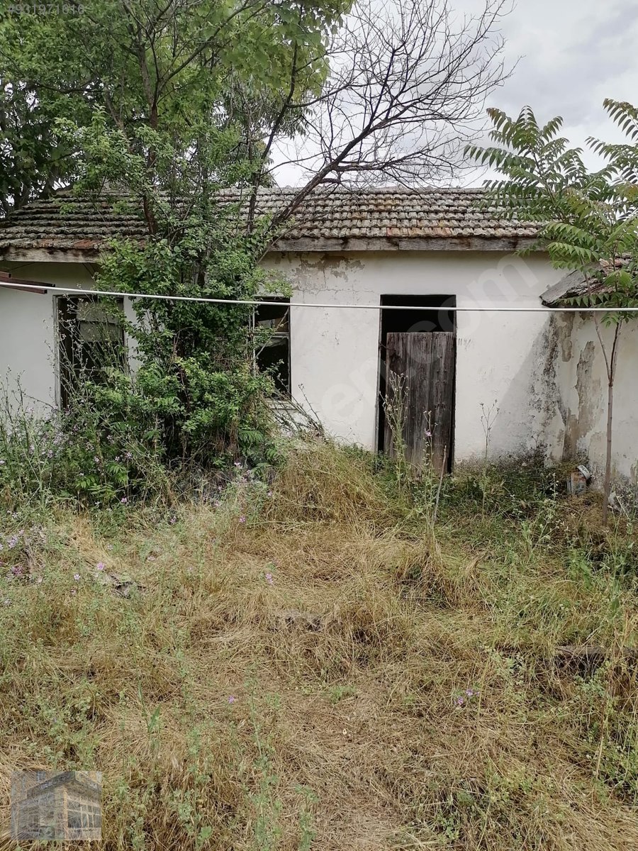 SATILIK SİNAN KÖYDE 694 METRE ARSA İÇERİSİNDE KÖY EVİ VE GARAJ