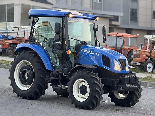 Machinery / Agricultural Machines / Tractors / New Holland / T4.70S