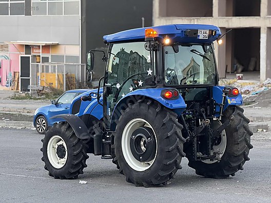 Machinery / Agricultural Machines / Tractors / New Holland / T4.70S