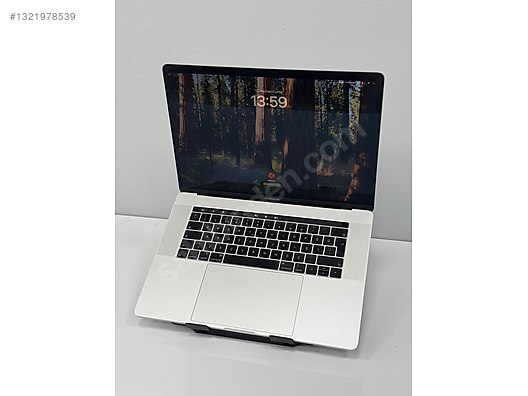 アップル中古AppleMacBookPro15,1 A1990 i7 高速SSD Apple Macbook / MacBook Pro 2019 A1990 i7/16GB/256GB/Radeon Devir