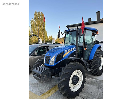 Machinery / Agricultural Machines / Tractors / New Holland / TD90D