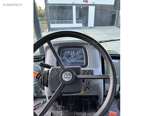 Machinery / Agricultural Machines / Tractors / New Holland / TD90D