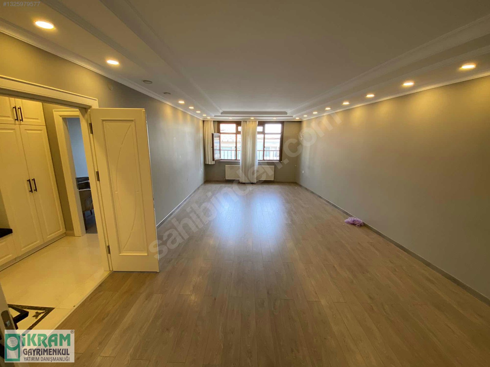 Prestijli konumda şık ve geniş daire, asansörlü