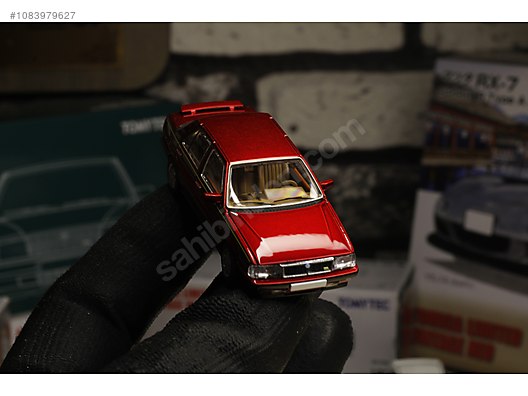 TOMICA LIMITED VINTAGE NEO 1/64 LV-N277a Lancia Thema 8.32 Fase I Rosso – Modello Da Collezione