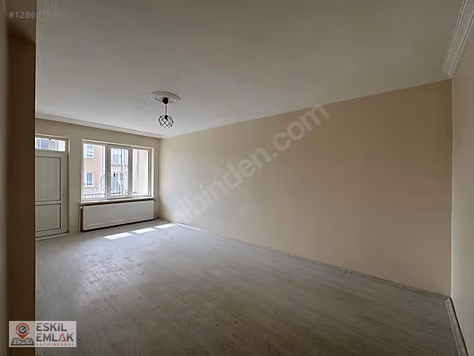 ESKİL EMLAK TAN KÜÇÜK BÖLCEK CADDESİNDE TEMİZ 3+1 DAİRE #1286979834