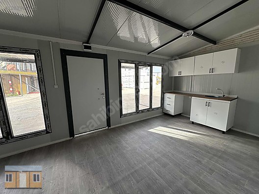 Machinery / Industrial / Containers & Cabins / Containers