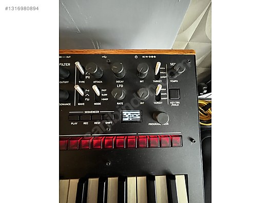 KORG MONOLOGUE - KUTUSUNDA + ÖZEL ADAPTÖRÜYLE - Synthesizer ve