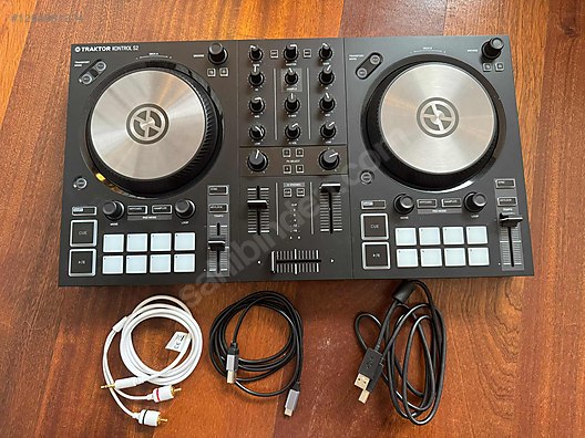 週末限定値下 美品 TRAKTOR KONTROL S2 MK3 週末限定値下 美品 TRAKTOR