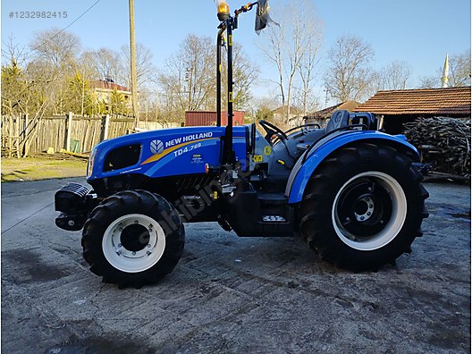 Machinery / Agricultural Machines / Tractors / New Holland / TD4.78B