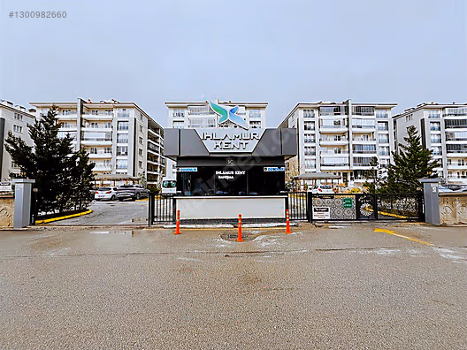 Prestijli Konumda Lüks 4+1 Daire: Güvenlikli Site, Geniş Peyzaj