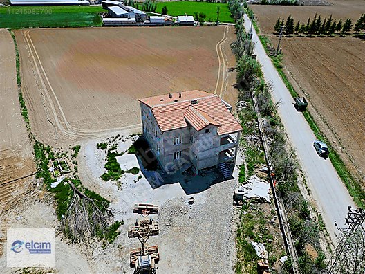 OKÇU'DA 230 m2 İKİ KATLI EV VE 16.000 m2 SULAK, EKİLEBİLİR BAHÇE #1245982700