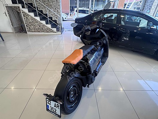 BMW CE 04 akülü motosiklet