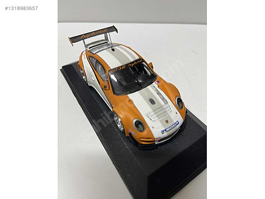 Minichamps Diecast Model 1:43 Porsche Araba - 1318983657