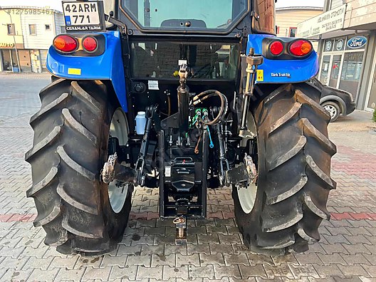 Machinery / Agricultural Machines / Tractors / New Holland / TD90D