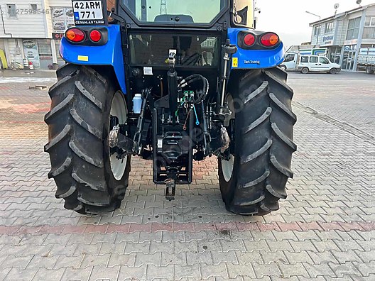 Machinery / Agricultural Machines / Tractors / New Holland / TD90D