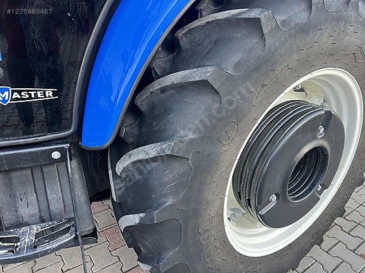 Machinery / Agricultural Machines / Tractors / New Holland / TD90D