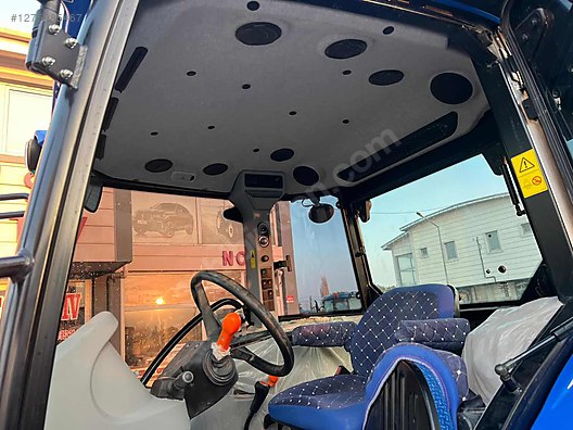 Machinery / Agricultural Machines / Tractors / New Holland / TD90D