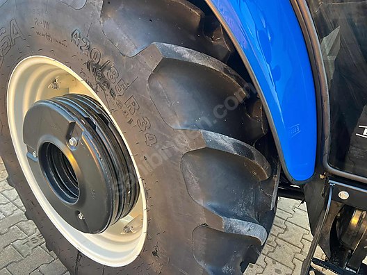 Machinery / Agricultural Machines / Tractors / New Holland / TD90D