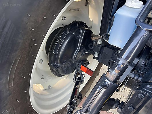 Machinery / Agricultural Machines / Tractors / New Holland / TD90D