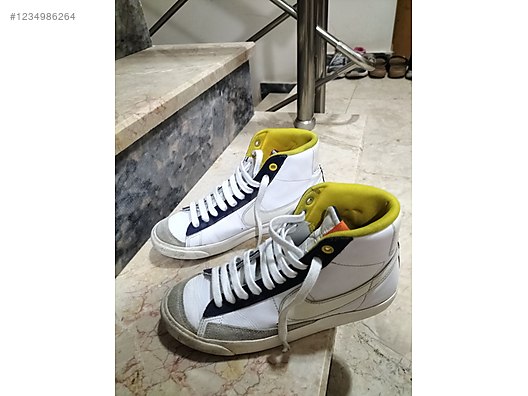 Used & Brand New Items / Clothing & Accessories / Women / Shoes / Sneakers