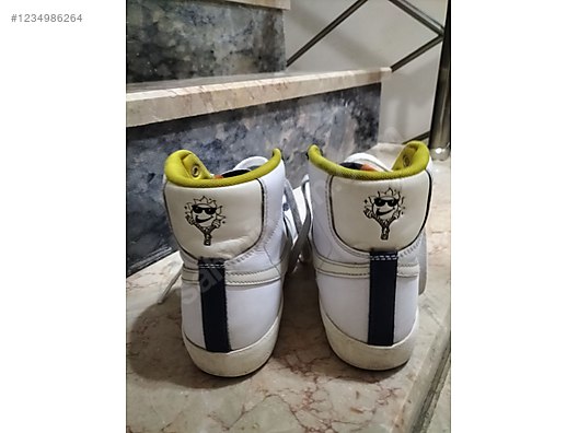 Used & Brand New Items / Clothing & Accessories / Women / Shoes / Sneakers