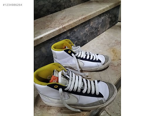 Used & Brand New Items / Clothing & Accessories / Women / Shoes / Sneakers