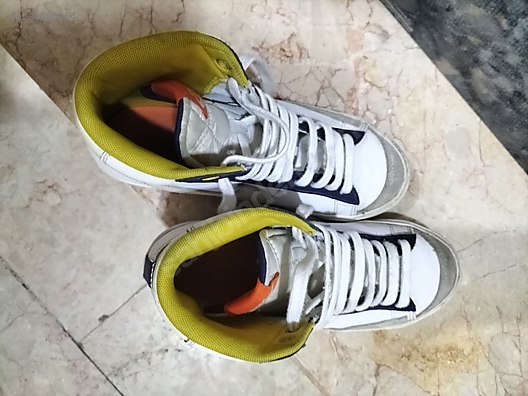 Used & Brand New Items / Clothing & Accessories / Women / Shoes / Sneakers