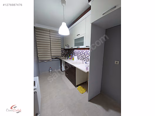 ÇİLEKLİ CAMİİ SOKAĞINDA 10 YILLIK BİNA'DA 2+1 #1276987476