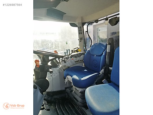 Machinery / Agricultural Machines / Tractors / New Holland / TR6.135S