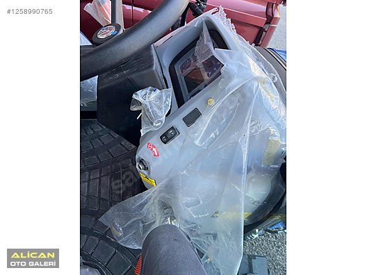 Machinery / Agricultural Machines / Tractors / New Holland / T4.75S