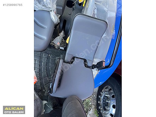 Machinery / Agricultural Machines / Tractors / New Holland / T4.75S