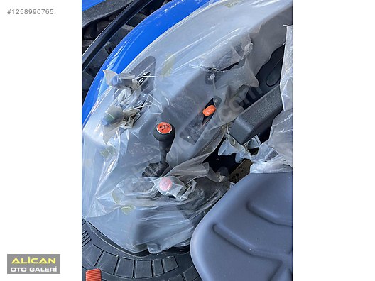 Machinery / Agricultural Machines / Tractors / New Holland / T4.75S