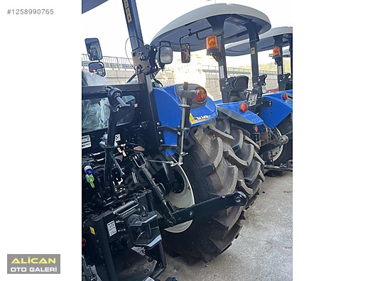 Machinery / Agricultural Machines / Tractors / New Holland / T4.75S