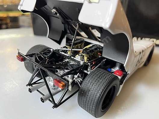1:18 Autoart Steve McQueen Porsche 908/02 Holtville 1970 on