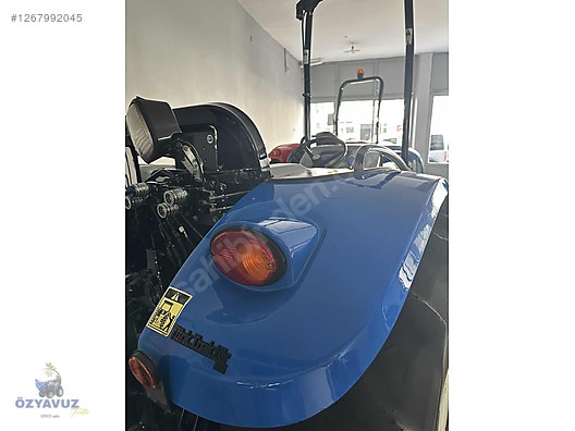 Machinery / Agricultural Machines / Tractors / New Holland / TD4.90B