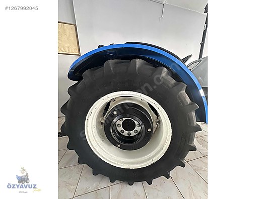 Machinery / Agricultural Machines / Tractors / New Holland / TD4.90B