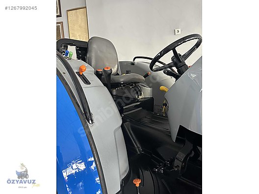 Machinery / Agricultural Machines / Tractors / New Holland / TD4.90B