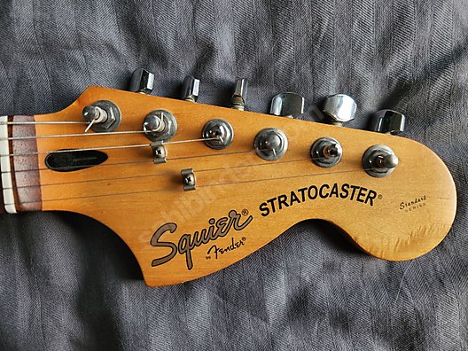 Squier Elektro Gitar