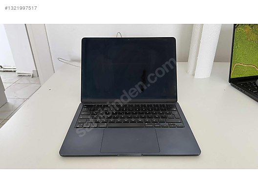Apple Macbook / 2022 MacBook Air M2 / 256GB SSD / 16GB RAM / 13,6