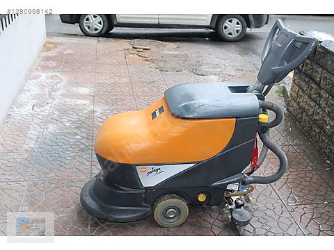 TASKİ SWİNGO 450 B 0 AKÜLÜ İTİCİLİ ZEMİN TEMİZLEME MAKİNASI - Sanayi ...