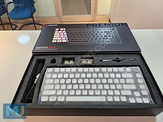 RAMPAGE Zenith Pro 8000 Hz Gasket Manyetik Oyuncu Klavyesi Siyah